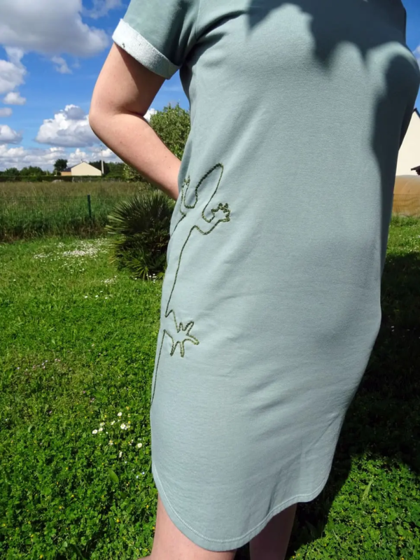 broderie à la main lézard tshirt idée cadeau 1