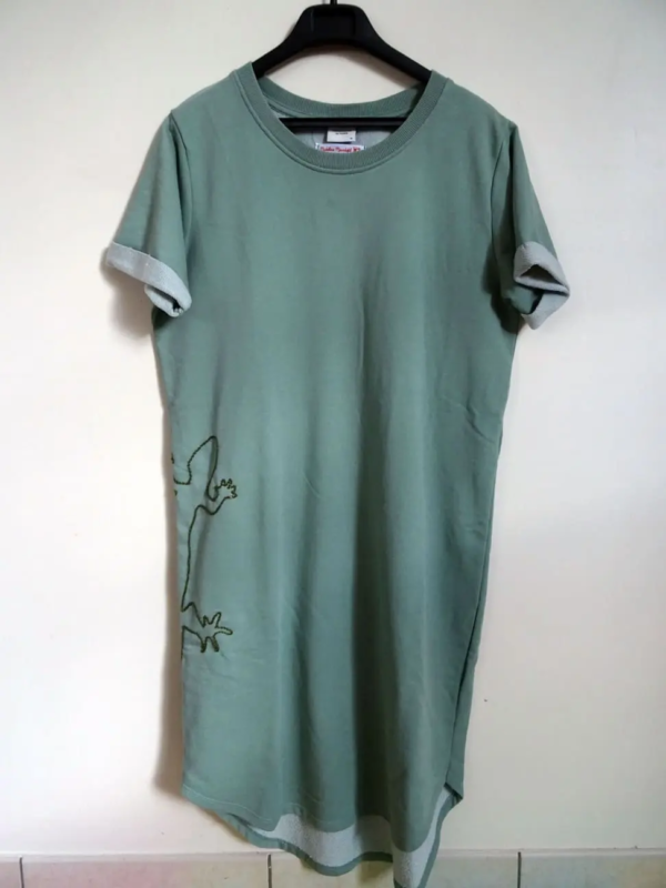broderie à la main lézard tshirt idée cadeau 2