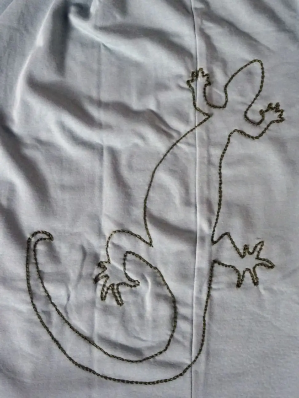 broderie à la main lézard tshirt idée cadeau 4