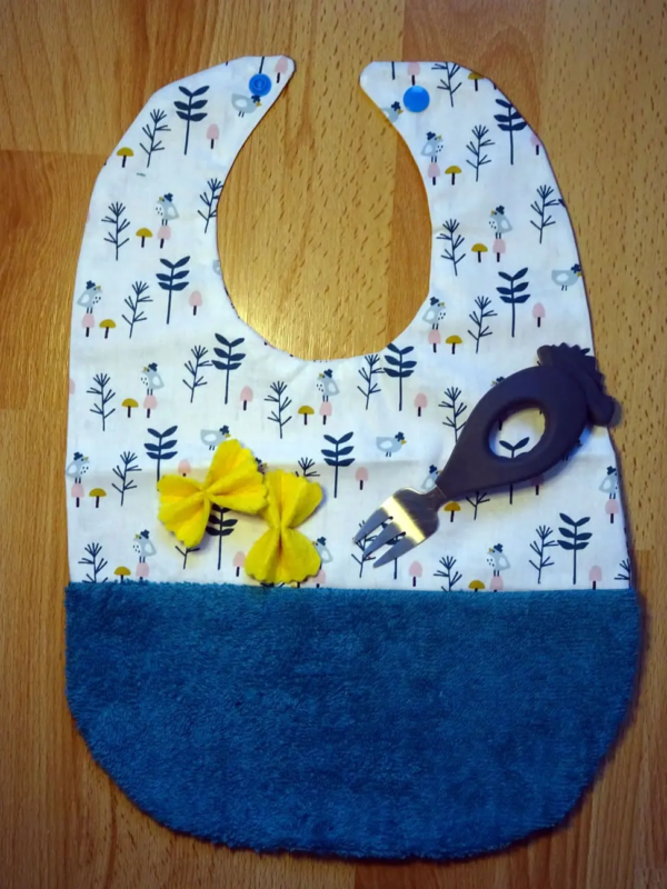 Bavoir bleu éponge petits oiseaux cadeau de naissance