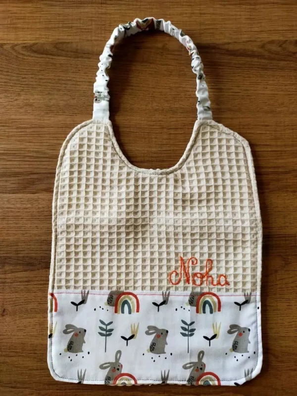 Bavoir Brodé Cadeau naissance Fait Main Couture Artisanal