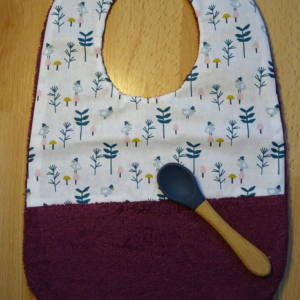 Bavoir violet éponge petits oiseaux cadeau de naissance
