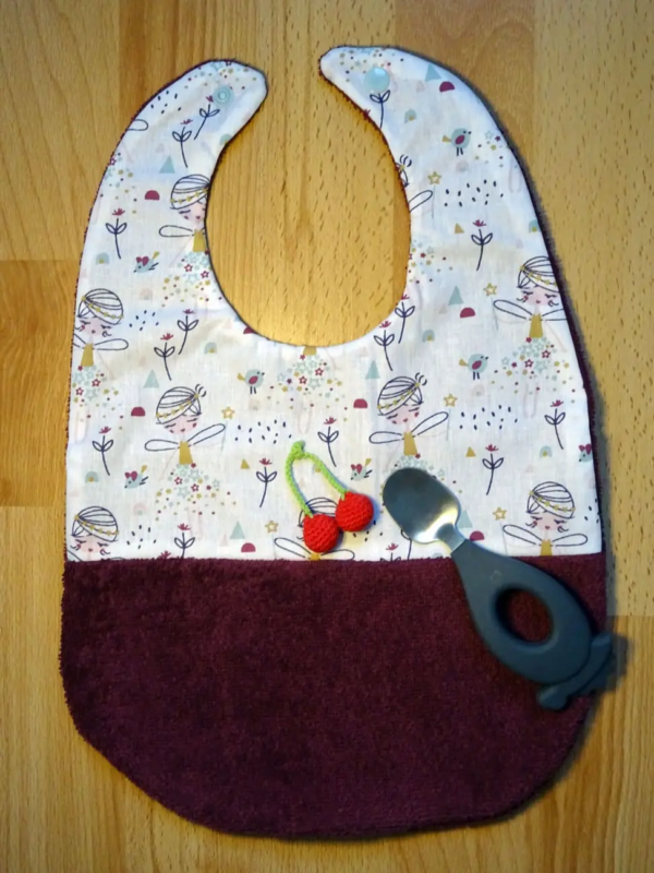 Bavoir violet princesses eponge cadeau de naissance