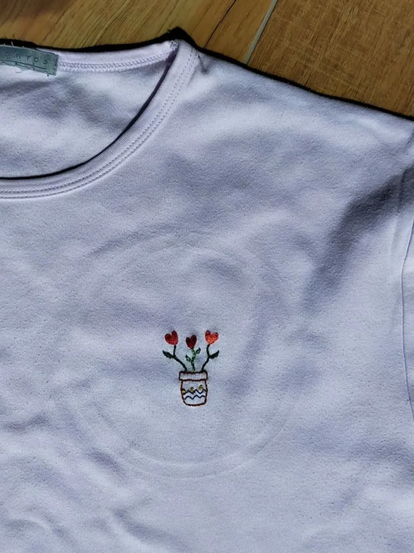 Broderie main t-shirt fete des meres pot fleurs brodees cadeau 5