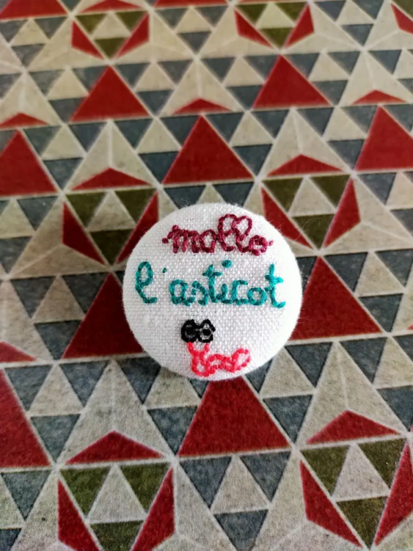 Mollo l'asticot Badge brodé expression désuète 1.