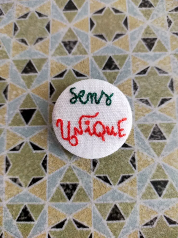 Sens Unique Badge brodé expression désuète