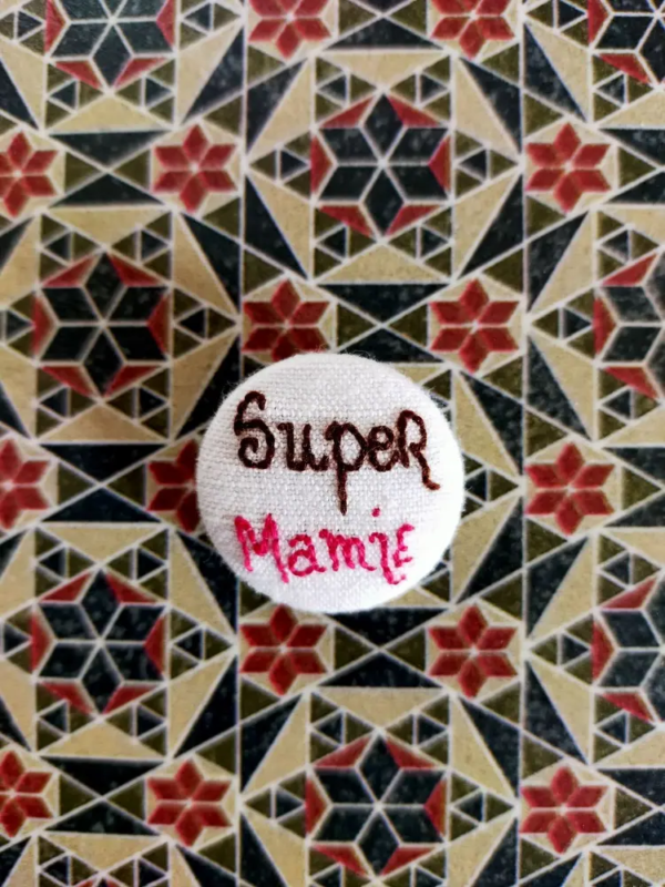Super Mamie Badge brodé expression désuète