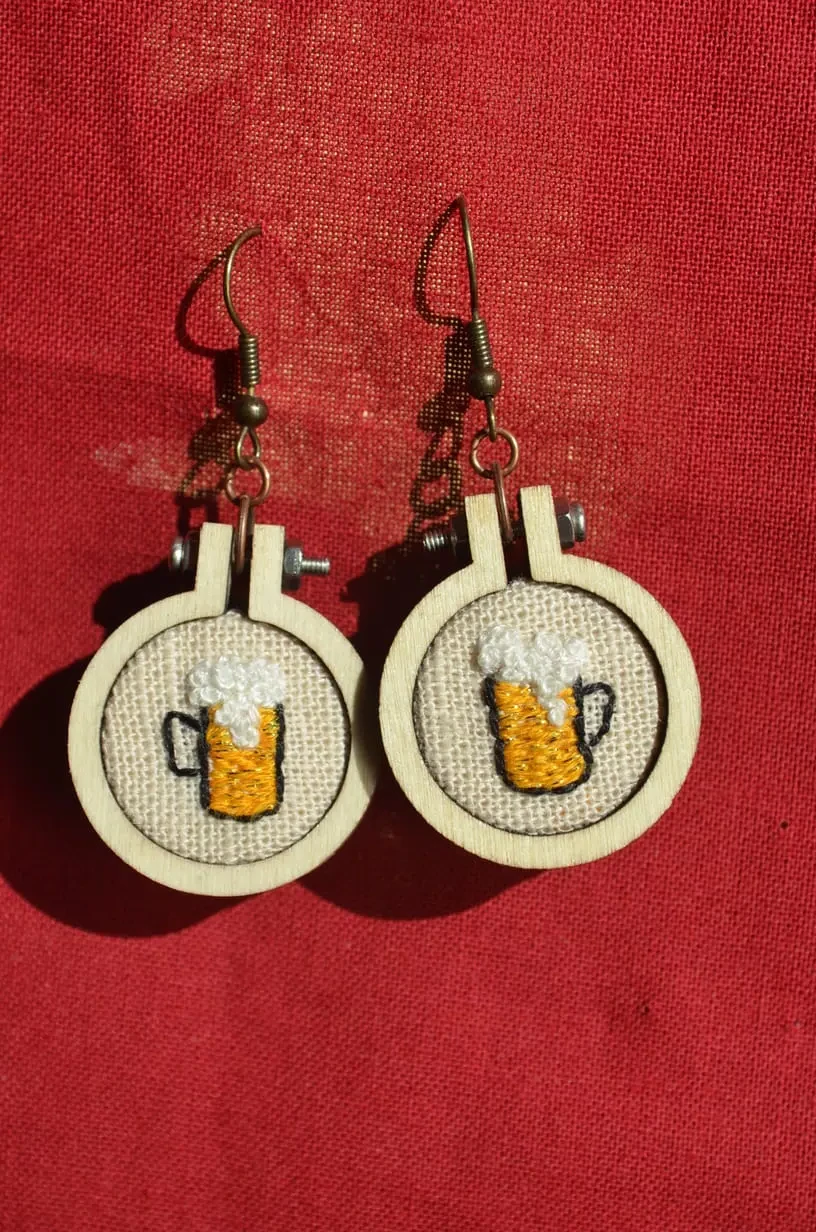 Boucles d'oreilles Broderie Main Chope bière Originale 5