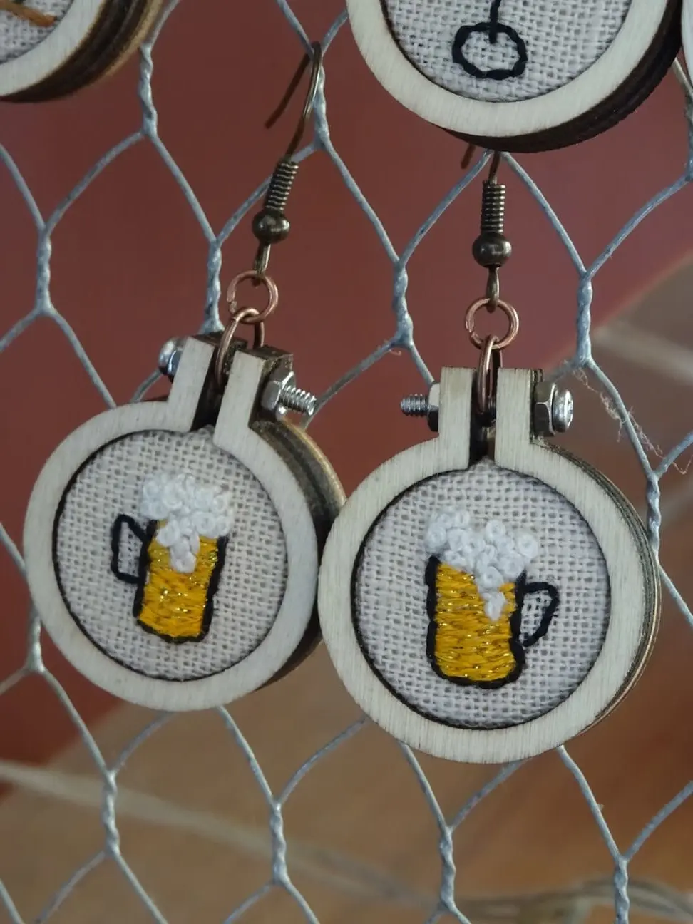 Boucles d'oreilles Broderie Main Chope bière Originale 6