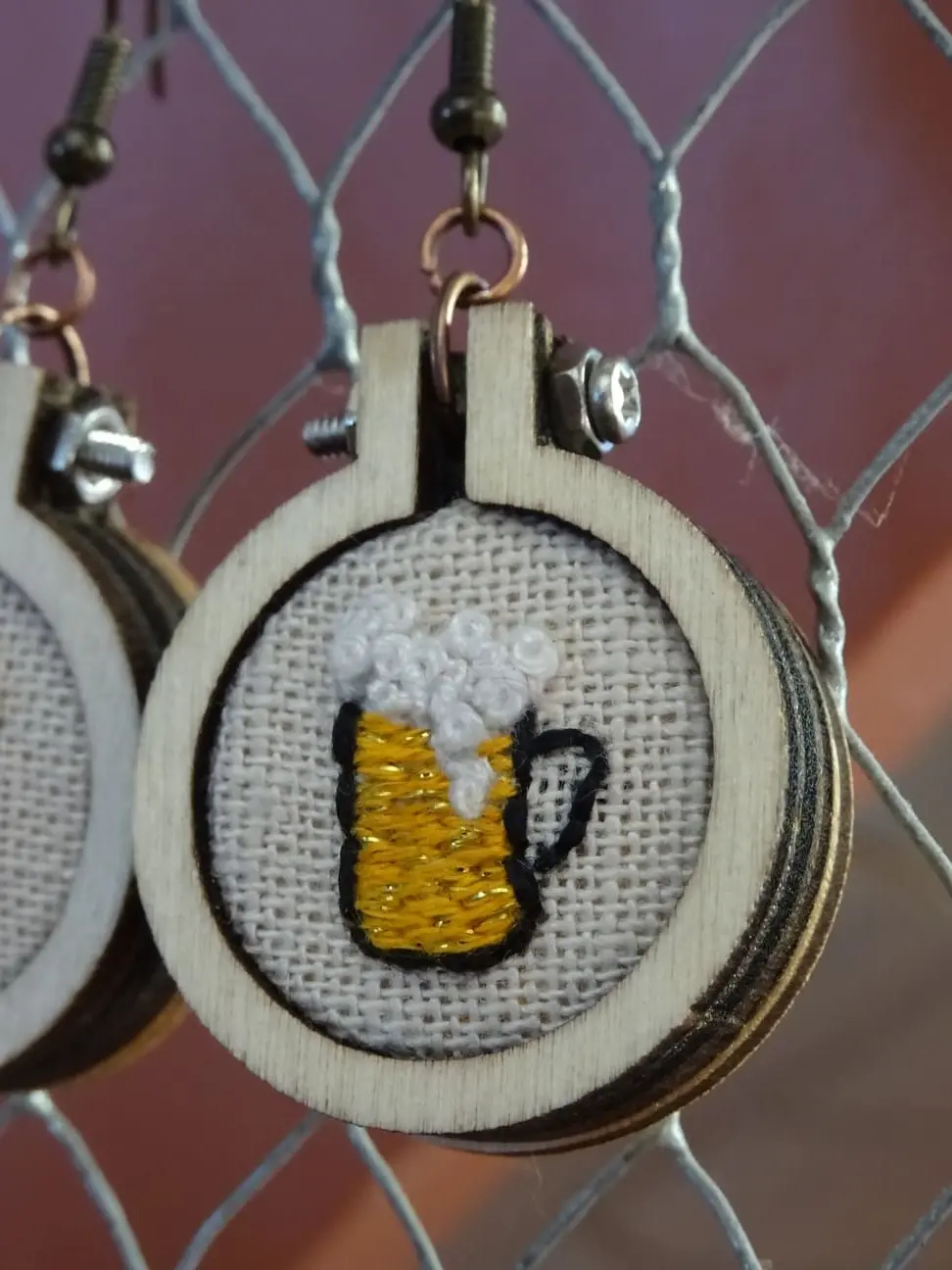 Boucles d'oreilles Broderie Main Chope bière Originale 7