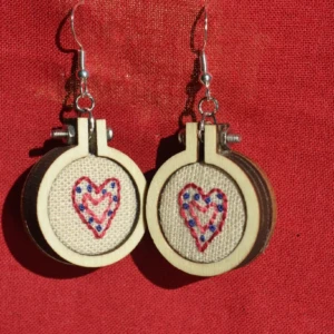 Boucles d'oreilles Broderie Main Coeur stylisé Originales