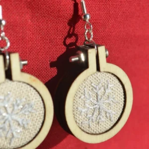 Boucles d'oreilles Broderie Main Flocon de Neige Noël Uniques 4