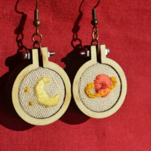 Boucles d'oreilles Broderie Main Planète et Lune Uniques